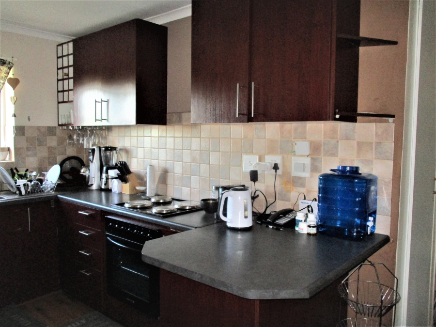 To Let 2 Bedroom Property for Rent in Greenways Golf Estate Western Cape